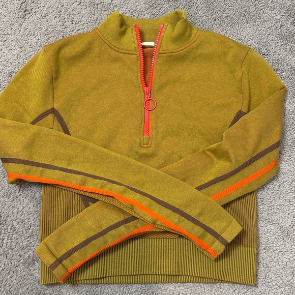 Fabletics Seamless Athleisure/Activewear Set Small - Picture 5 of 5